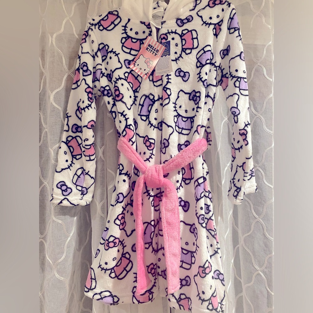 BRWT HELLO KITTY KIDS PLUSH ROBE